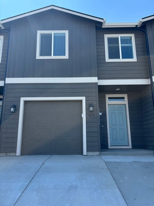 Primary Photo - 3 Bedroom 2.5 Bathroom Townhome