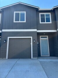 Building Photo - 3 Bedroom 2.5 Bathroom Townhome