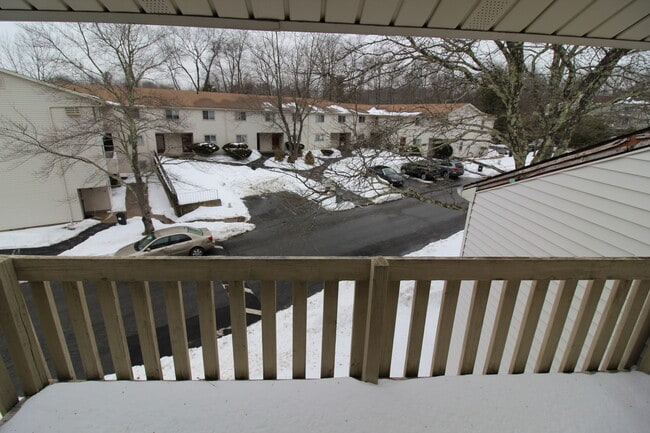 Building Photo - 207 Village Dr