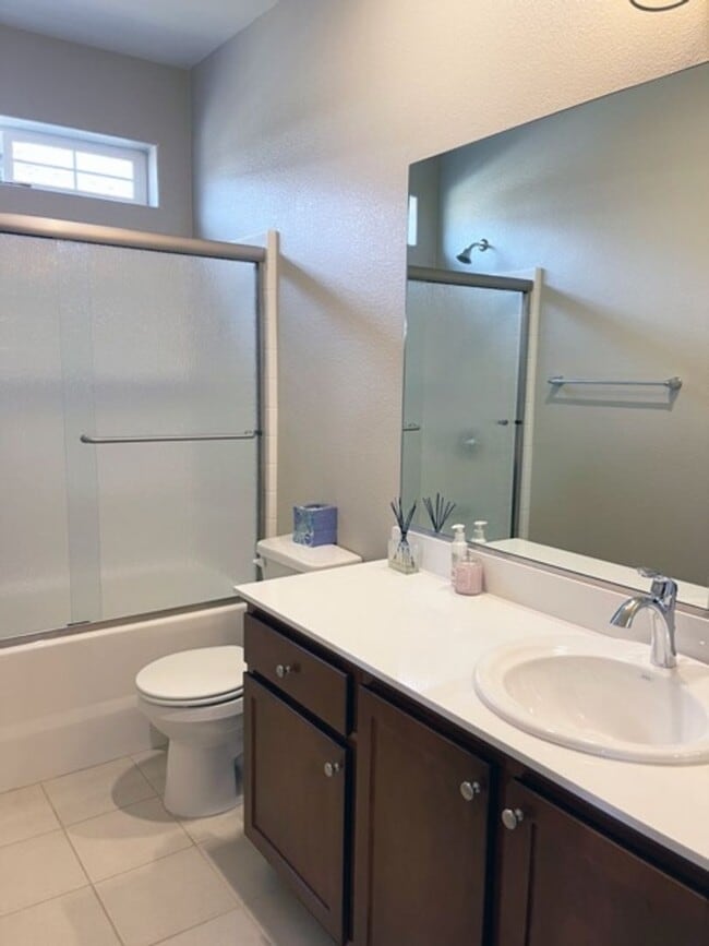 Building Photo - Modern 2 bed / 2 bath - Coming Soon! Available 3/15/2026!