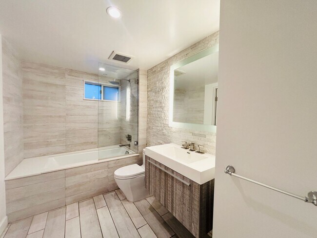 Building Photo - 947 4th St