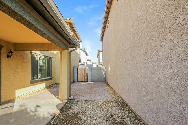 Building Photo - 11633 N 165th Ln