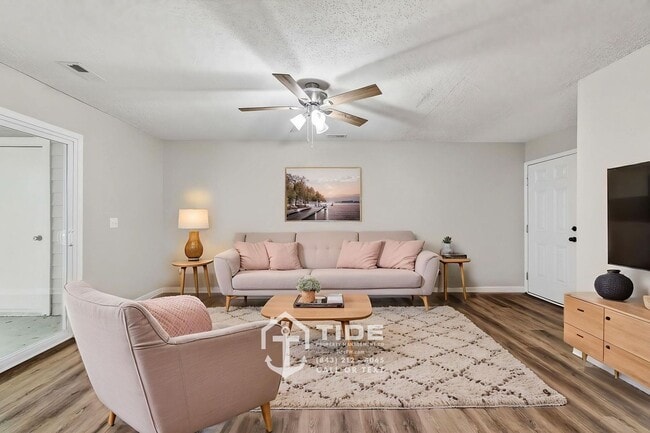 Building Photo - Live Close to It All – Convenient Mount Pleasant Home