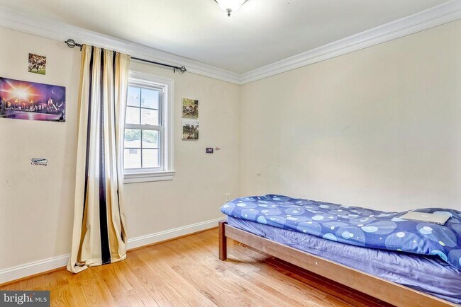 Building Photo - 10145 Colebrook Ave