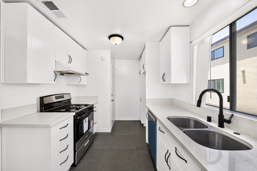 Building Photo - 3467 W 171st St