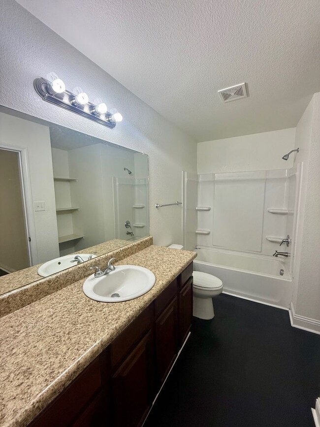 Building Photo - 1113 Meadows Edge Dr