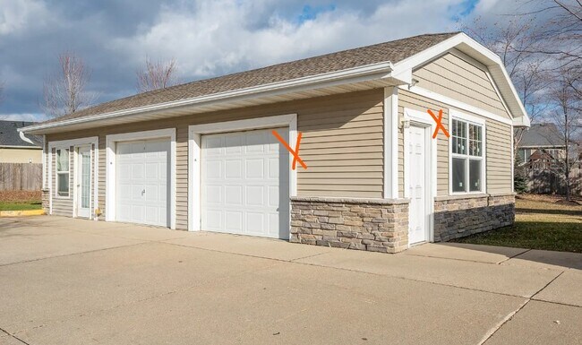 detached garage - 10325 Providence Dr