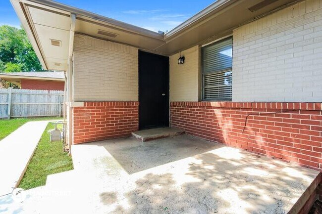 Building Photo - 2800 LAKESIDE DRIVE, OKLAHOMA CITY, OK 73120