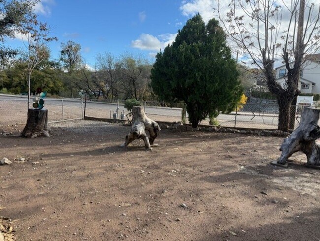 Building Photo - 326 Kindra Heights Rd