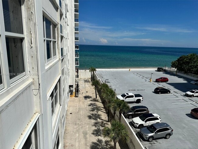 Building Photo - 2751 S Ocean Dr