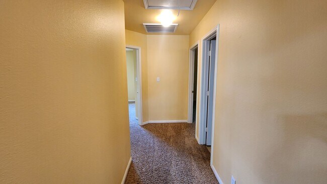Building Photo - Located In the heart of Stone Oak