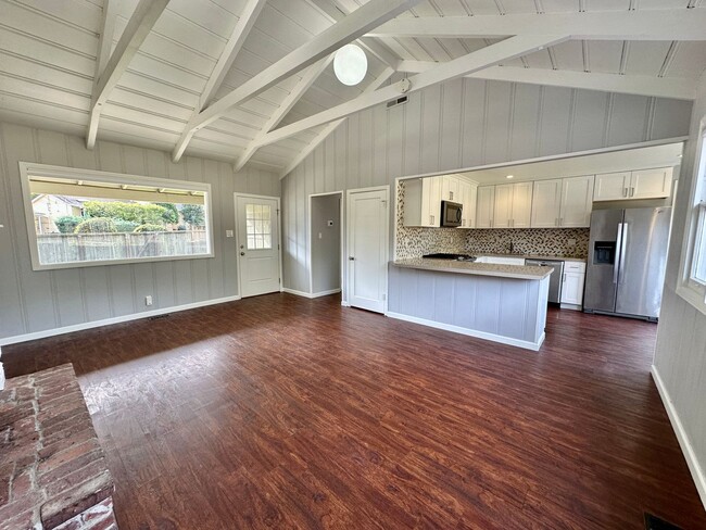 Building Photo - Charming Strawberry/Mill Valley Home w/Lar...