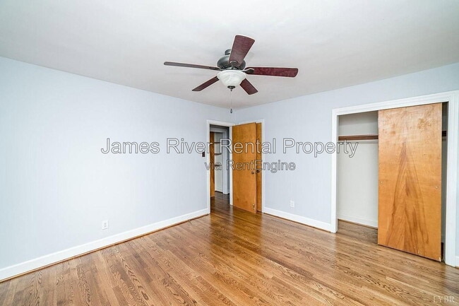 Building Photo - 633 Sandusky Dr