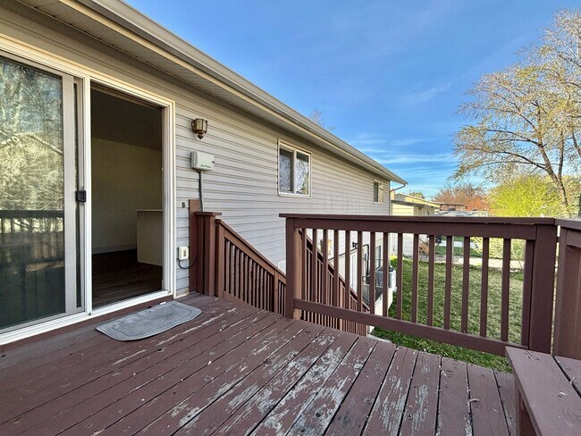 Building Photo - Beautiful Sandy Remodel Near Union Park!