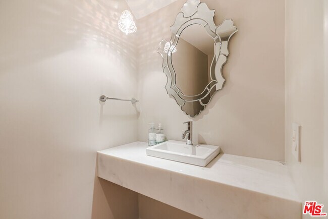 Building Photo - 17083 Palisades Cir