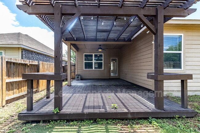 Building Photo - 8003 Oxbow Way