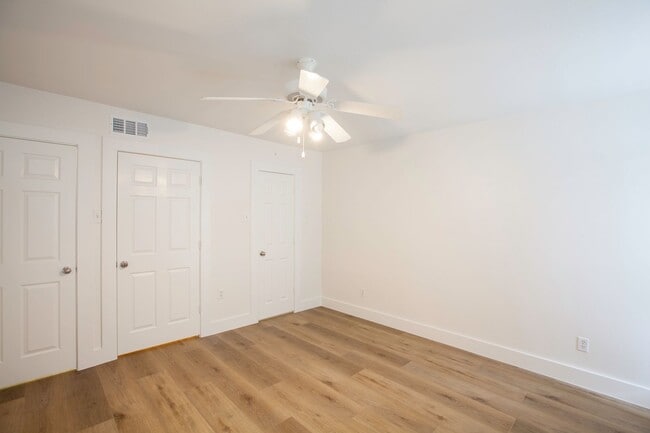 Building Photo - Remodeled Central Dallas Condo