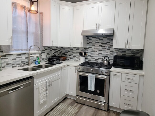 Kitchen - 2414 44th St