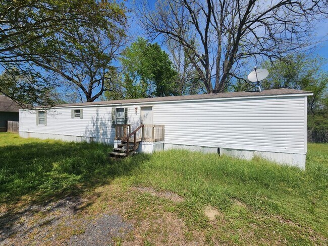 Building Photo - 15 Wilma Ln