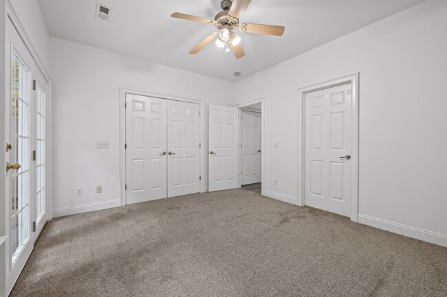 Building Photo - Newly renovated 3-bedroom, 2-bathroom town...