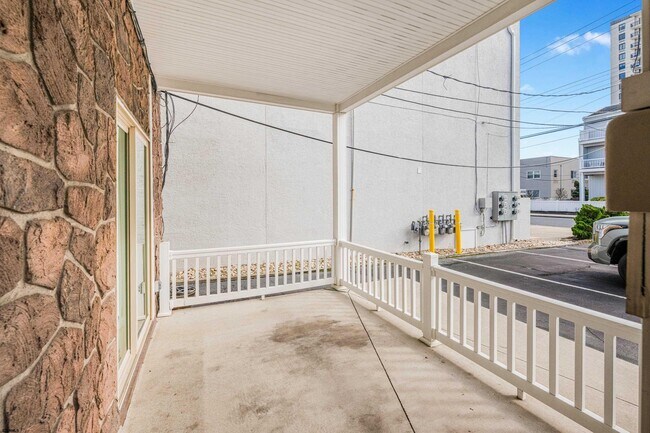 Building Photo - 9609 Pacific Ave