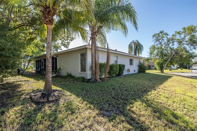 Building Photo - 8015 San Fernando Dr
