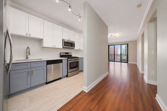 Building Photo - 5 E 14th Pl