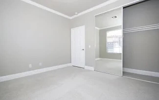 Building Photo - 10921 Sabre Hill Dr