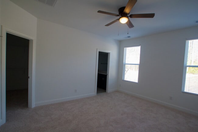 Building Photo - 2024 Eva Pearl Dr