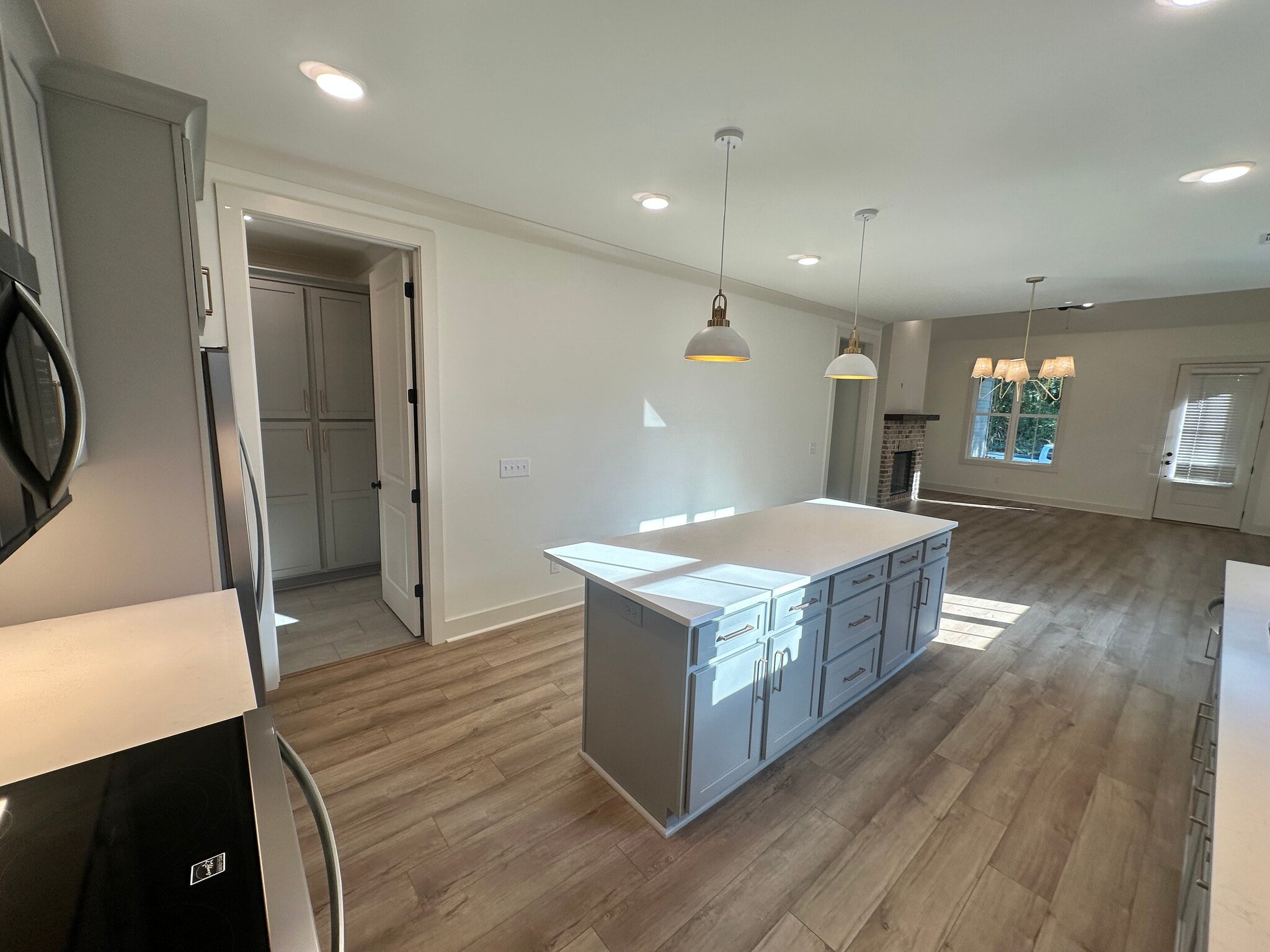 Building Photo - 402 Phillips Ave