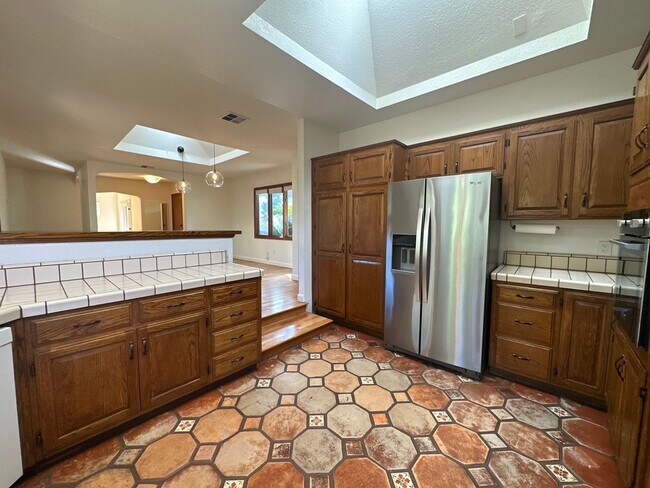 Building Photo - 406 N Santa Cruz Ave