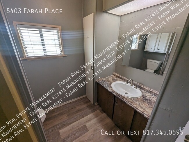 Building Photo - 5403 Farah Pl