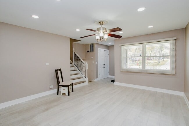 Building Photo - 720 Durham Ln