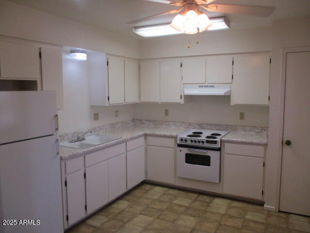 Building Photo - 514 W La Jolla Dr