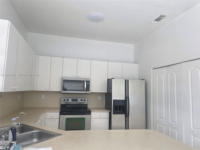 Building Photo - 10206 SW 161st Ave