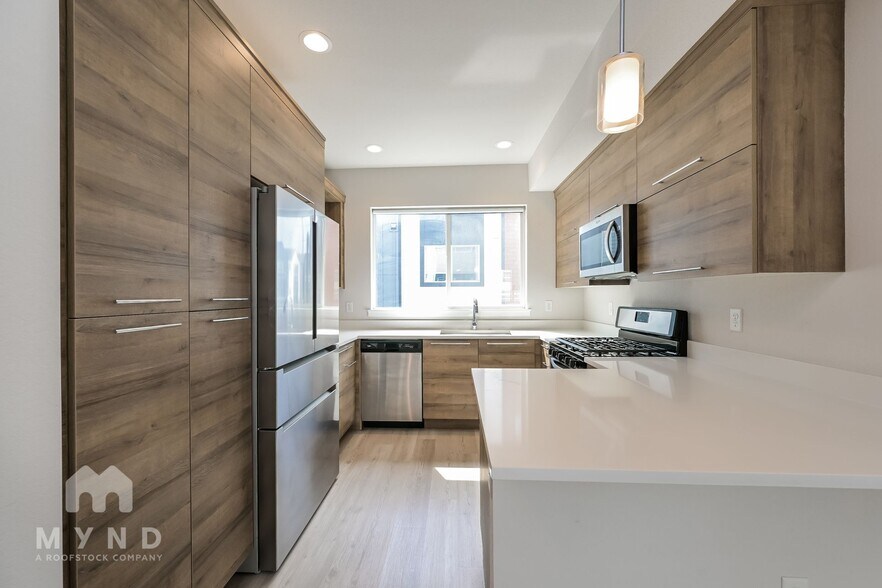 Building Photo - 1079 Chase St