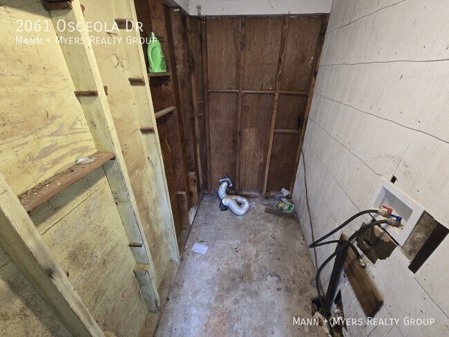 Building Photo - 2061 Osceola Dr