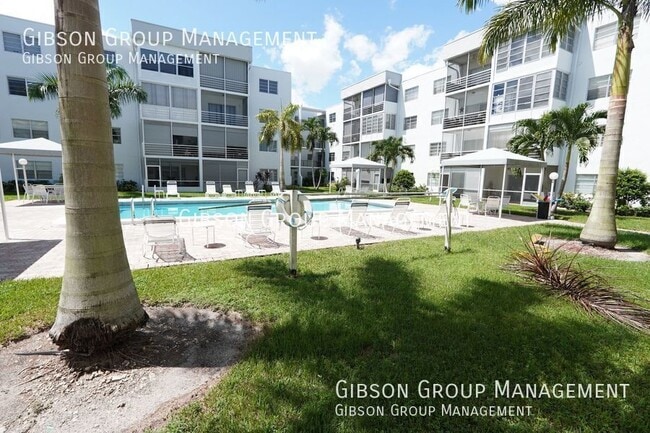 Building Photo - 3000 E SUNRISE LAKES Dr