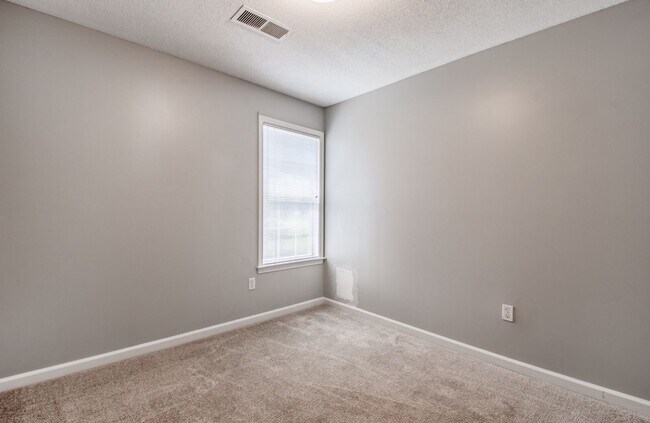 Building Photo - 9461 Hickory Dr