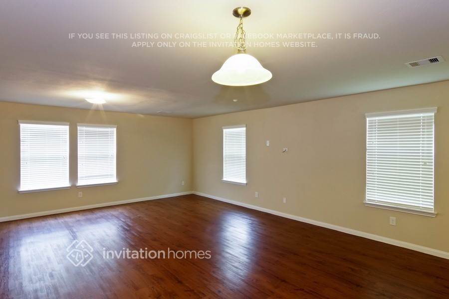 Building Photo - 18711 N Lyford Dr