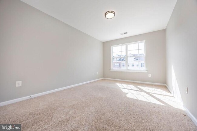 Building Photo - 844 Oriole Ave