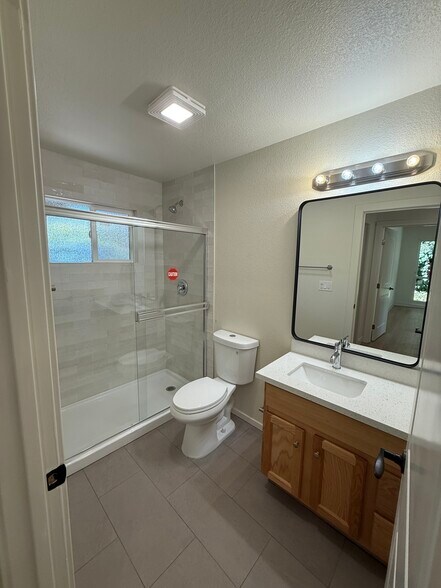 Building Photo - 3099 Laurel Dr