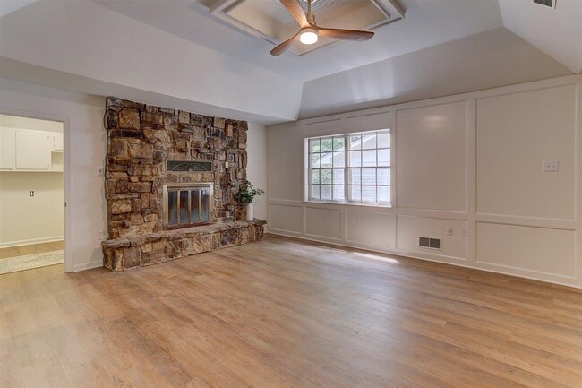 Building Photo - 3047 Newmarket Dr