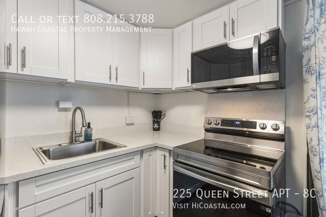 Building Photo - 225 Queen St