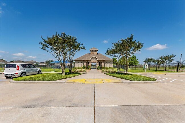 Building Photo - 6811 Peach Mill Ln