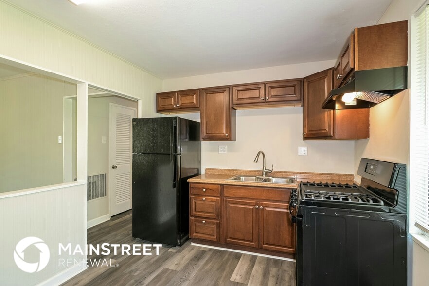 Building Photo - 9930 Duke Dr