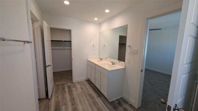 Building Photo - 10610 Wellesley Ter Trl