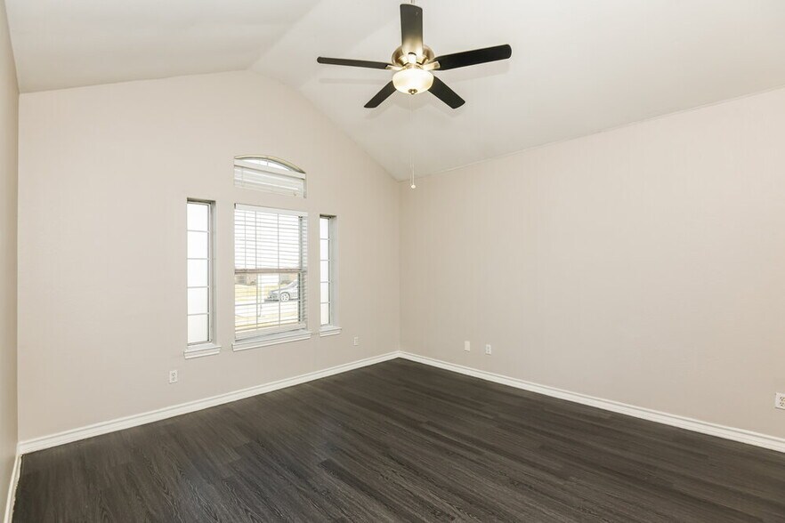 Building Photo - 2012 Alanbrooke Dr