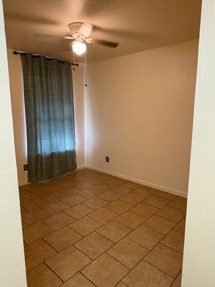 Building Photo - 489 Northwood Cir