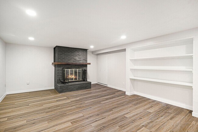 Building Photo - Pecos9881